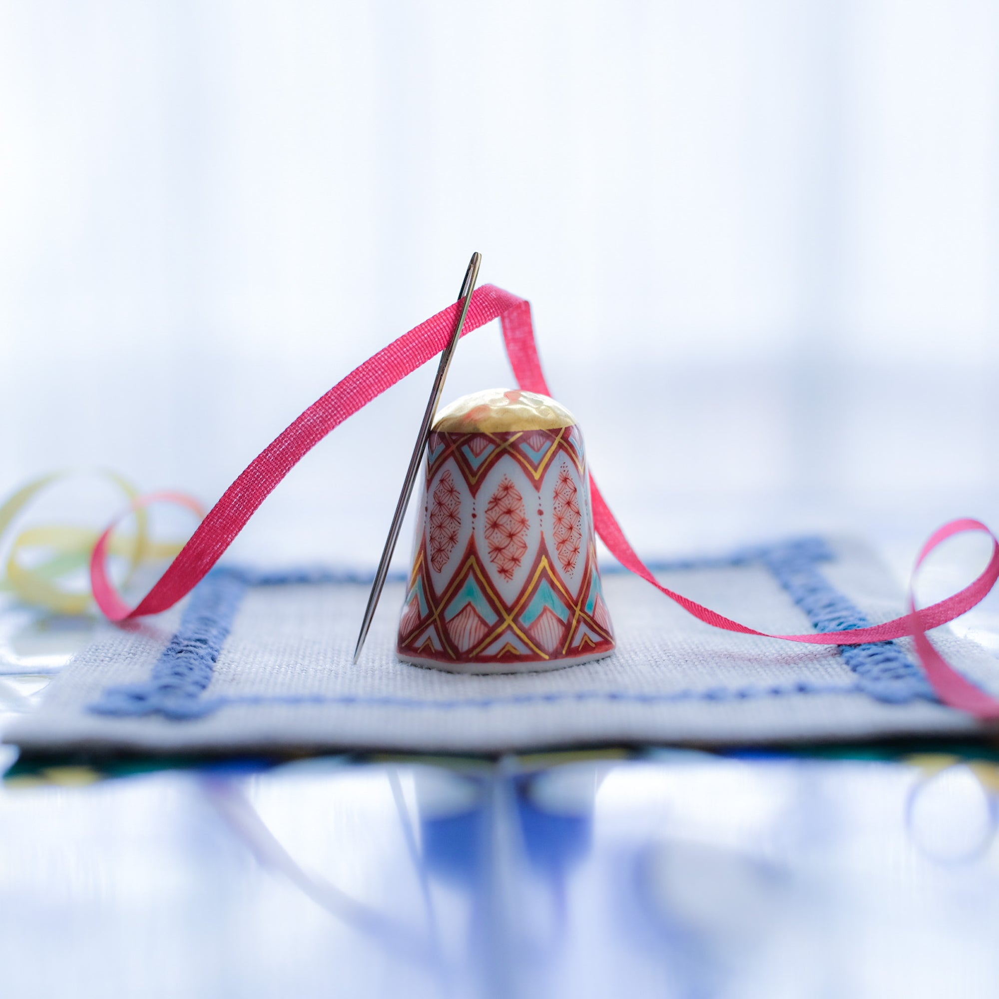 T.07九谷シンブル_針やすめ_赤絵