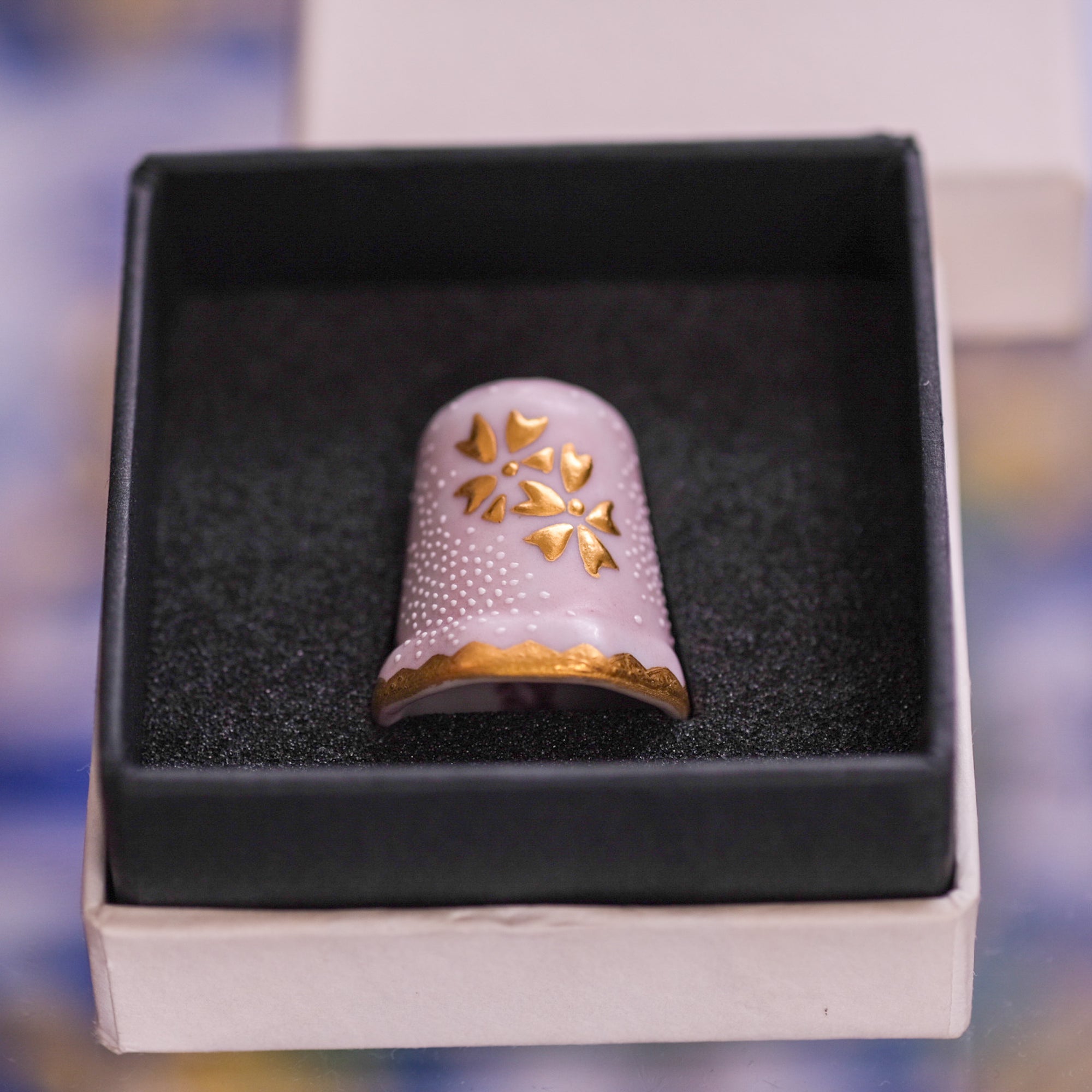 T.06九谷シンブル_針やすめ