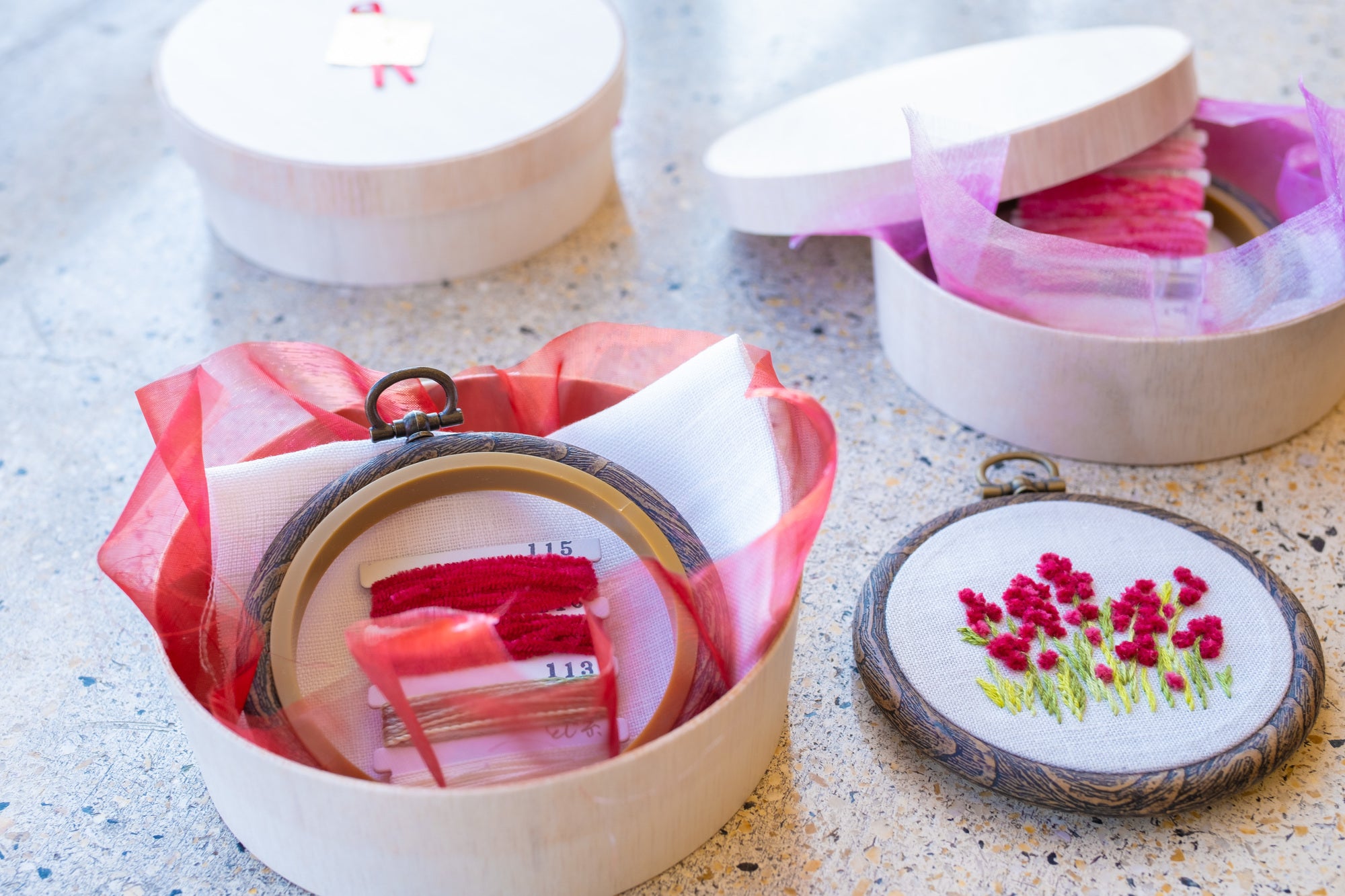 A.10🎁ギフトラッピング付き_花刺繍製作キット