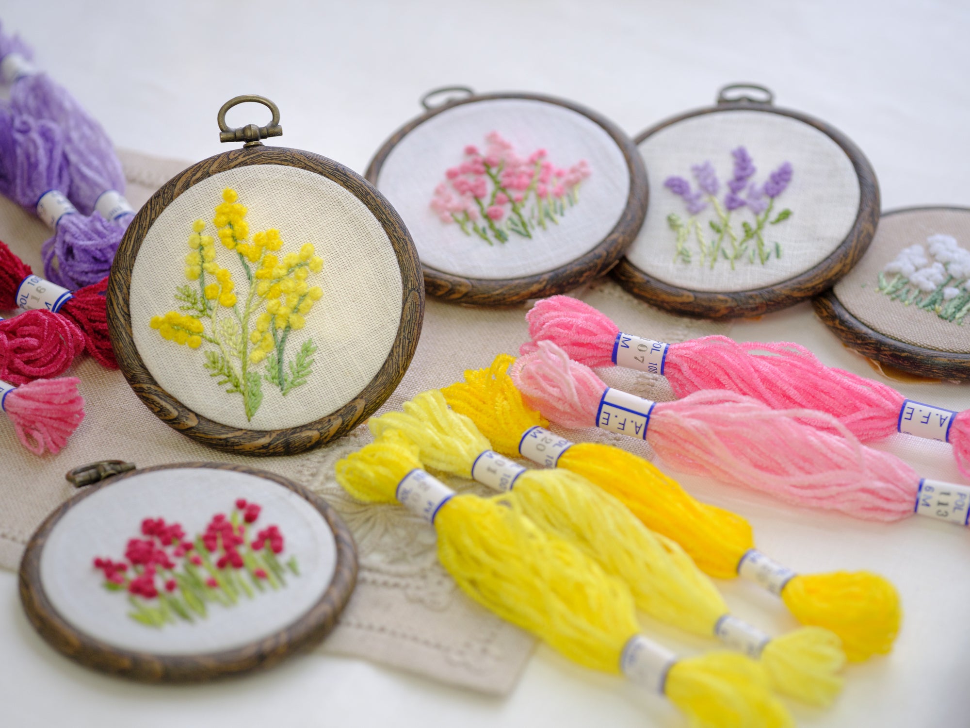 モール刺繍糸を用いた花刺繍